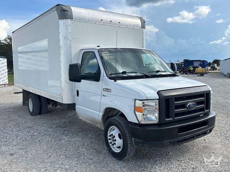 2019-ford-e350-image-2