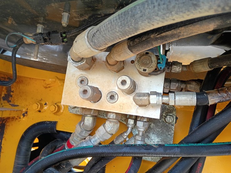 2008-deere-670d-image-44
