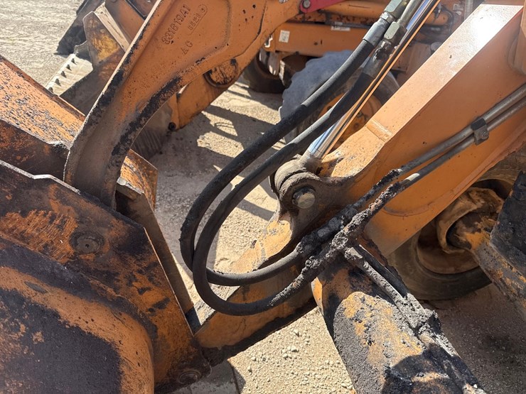 #2483-•-2009-case-570mxt-series-3-skip-loader-image-12