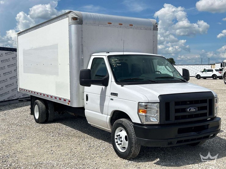 2019-ford-e350-image-2