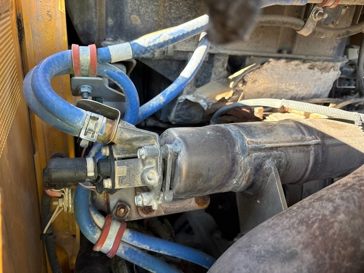 2021-deere-330g-image-38