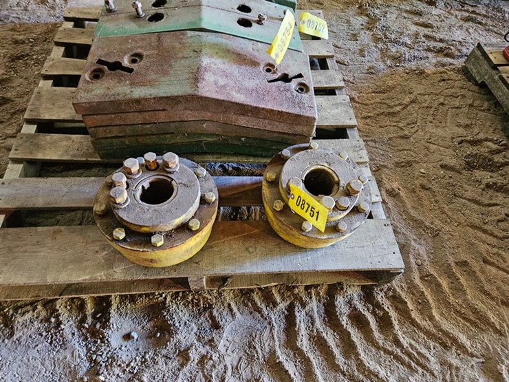 #8751-•-john-deere-dual-hubs-image-2
