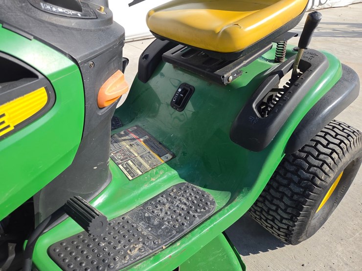 2013-john-deere-d130-image-15