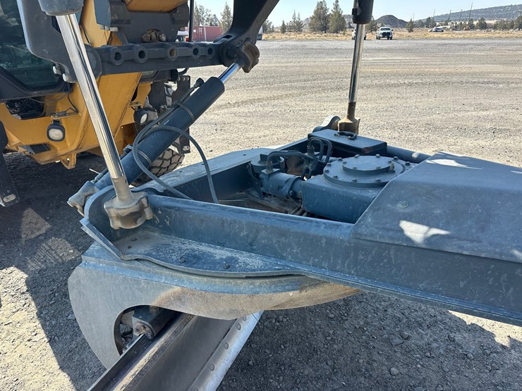 2013-deere-872gp-image-26