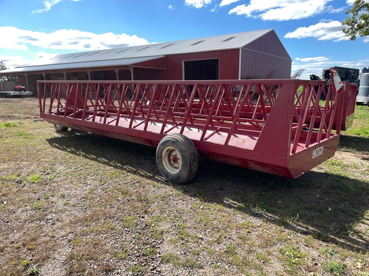 #1608-•-notch-24'-feeder-wagon-image-6