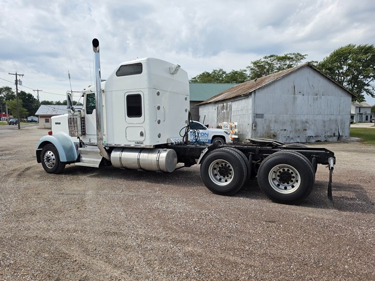 2007-kenworth-w900-image-9