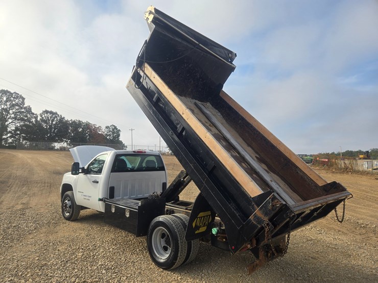 2013-gmc-sierra-3500-image-14