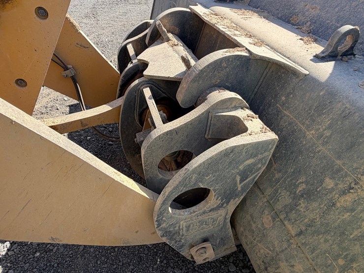 2015-caterpillar-950m-image-15
