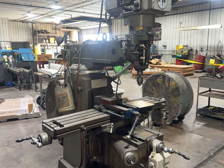 republic--lagun-model:-ftv-2s-turret-milling-machine-with-heidenhain-control-monitor-image-1