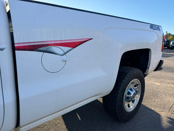 2015-chevrolet-3500hd-image-15