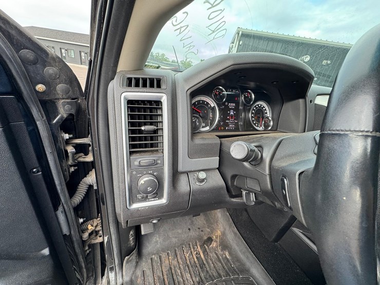 2013-dodge-2500-image-36