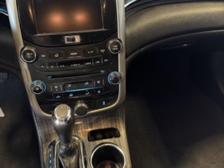 2016-chevrolet-malibu-limited-sdn-image-28