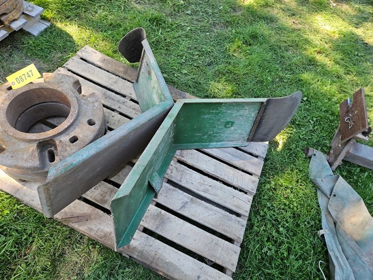 #8748-•-john-deere-front-fenders-image-5