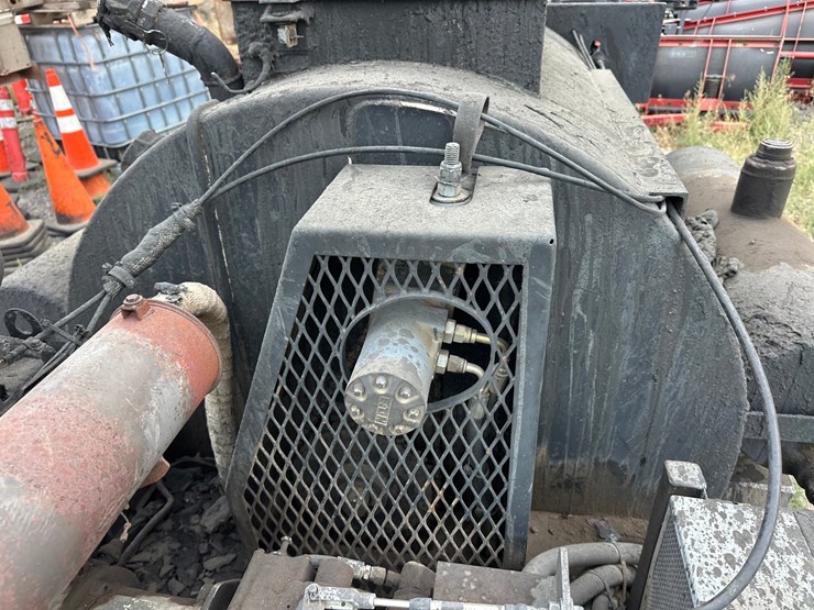 #2523-•-hot-mix-seal-coat-scm300r-hot-tar-wagon-image-13