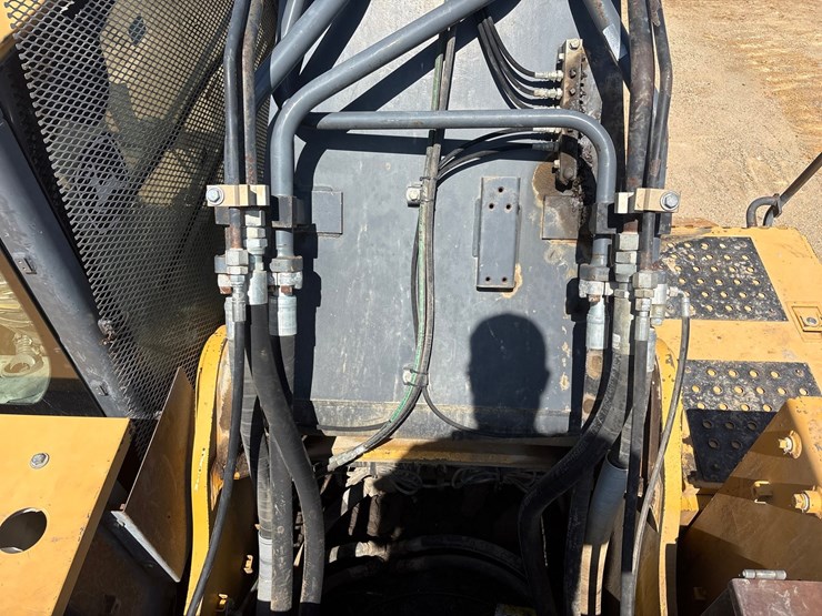 2012-deere-470g-lc-image-54