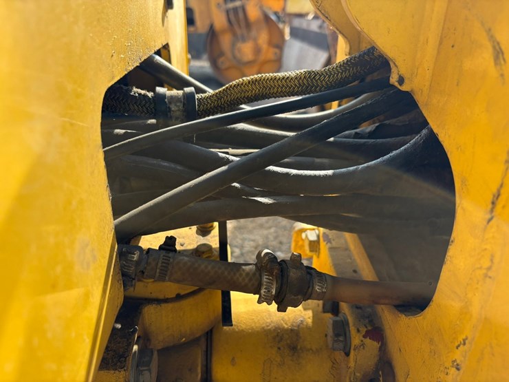 2013-bomag-bw120ad-4-image-17