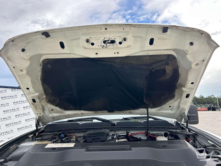 2012-chevrolet-silverado-3500-image-11
