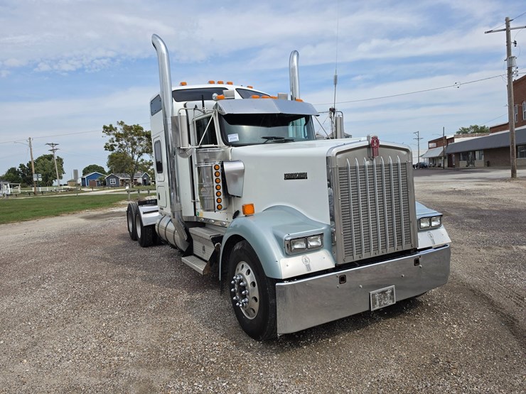 2007-kenworth-w900-image-26