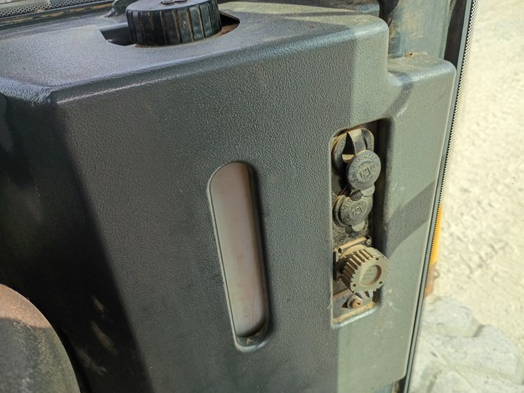 2008-deere-670d-image-88