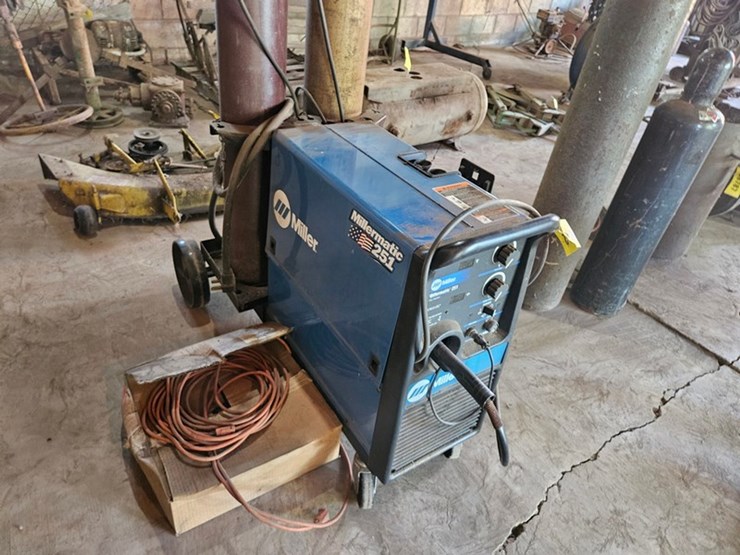 #8712-•-miller-millermatic-251-welder-image-11