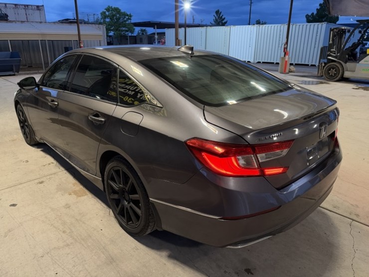 2018-honda-accord-sdn-image-6