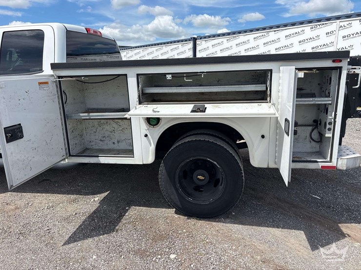 2018-chevrolet-silverado-3500-image-23