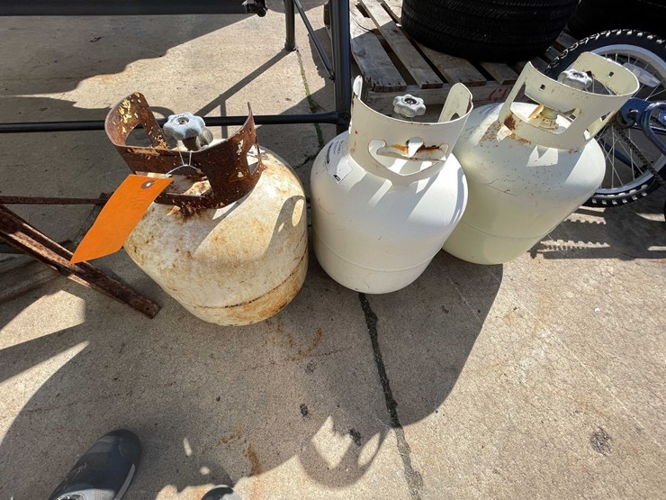 #4088-•-propane-tanks-(03)-image-1