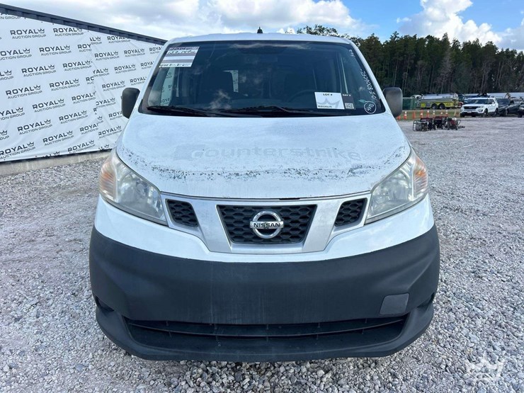 2014-nissan-nv200-image-30