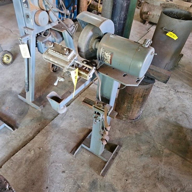 #8794 • Marlow Motors Bench Grinder