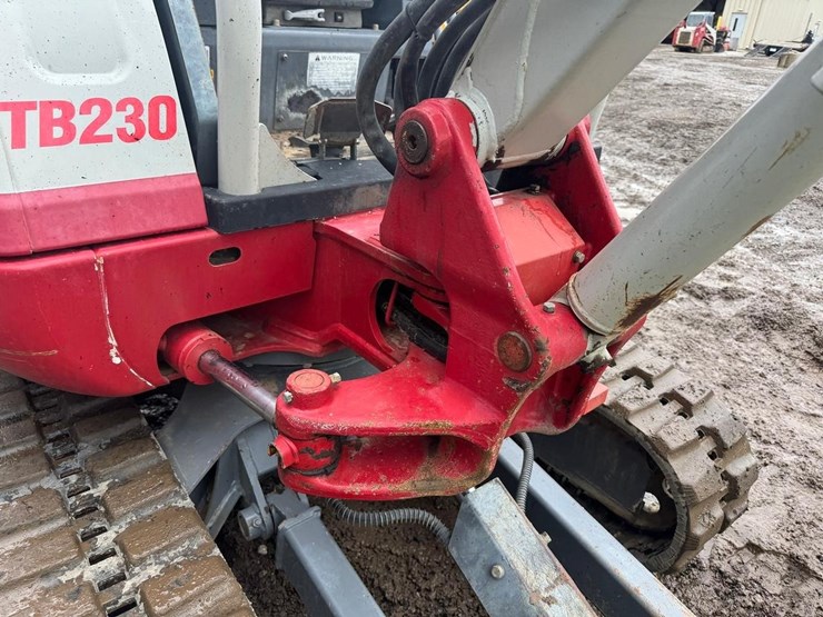 2017-takeuchi-tb230-image-14