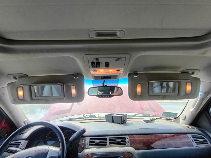 2013-chevrolet-tahoe-image-63