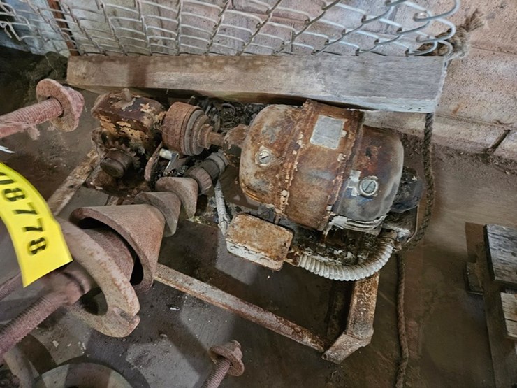 #8778-•-pump,-gear-box,-&-misc-items-image-7