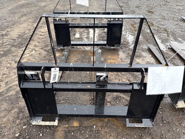 #6010-•-48"-skid-steer-pallet-forks-image-2