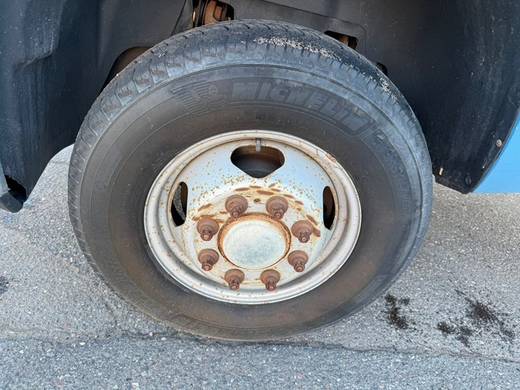 2013-chevrolet-3500-image-56