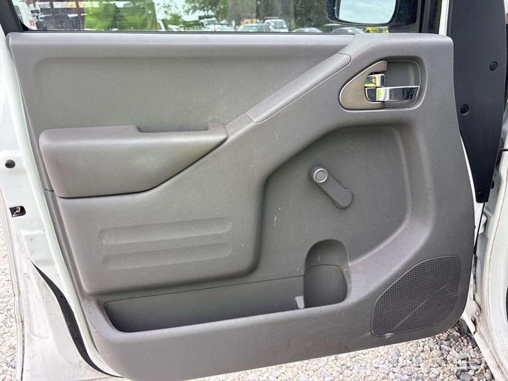 2016-nissan-frontier-image-11