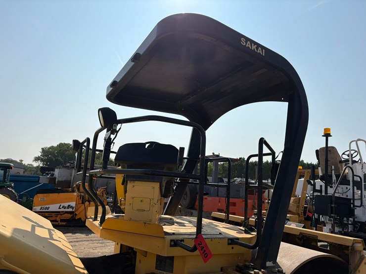 #2410-•-2015-sakia-sw880-double-drum-smooth-roller-compactor-image-11