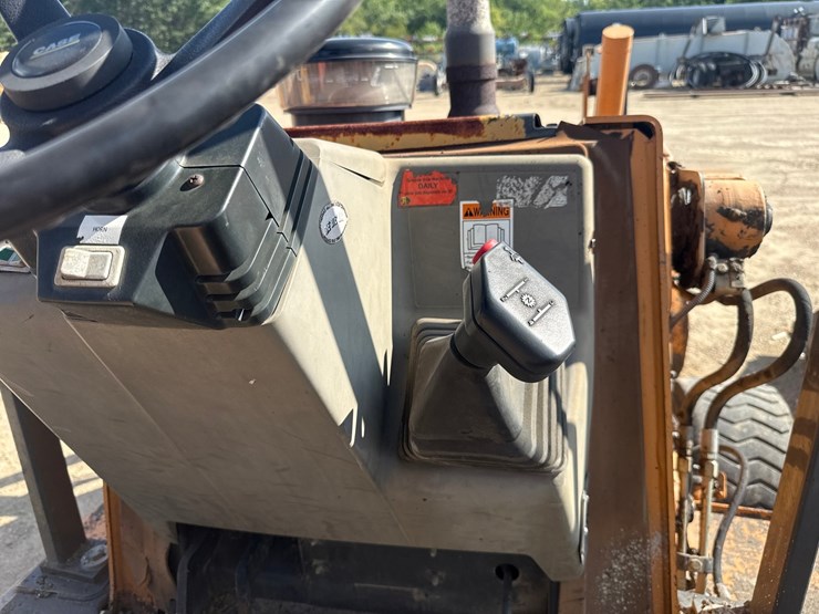 #2483-•-2009-case-570mxt-series-3-skip-loader-image-37