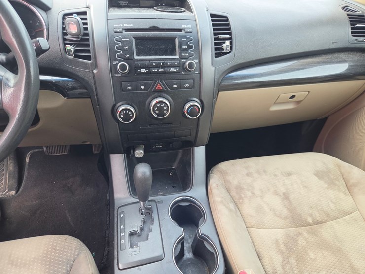 2011-kia-sorento-image-39