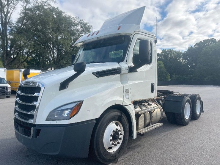 2019-freightliner-cascadia-126-image-1