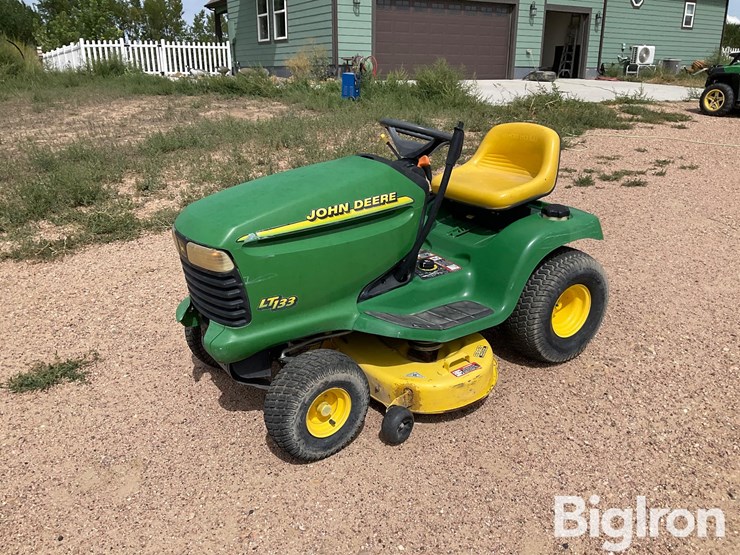 john-deere-lt133-image-1