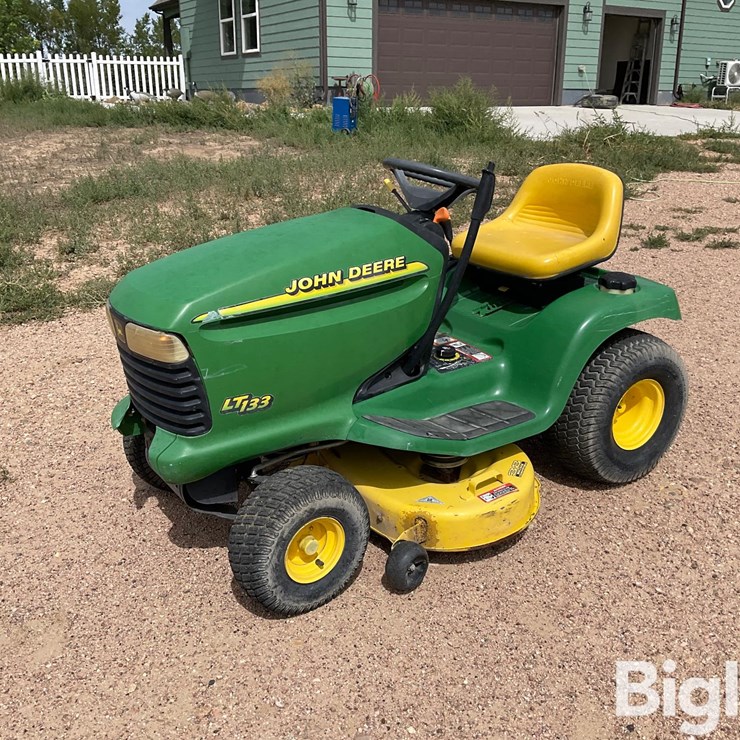 JOHN DEERE LT133