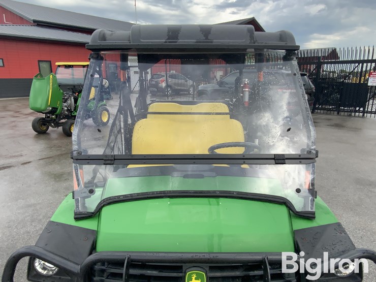 2022-john-deere-gator-image-11