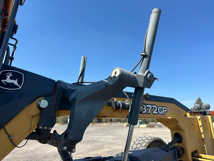2013-deere-872gp-image-30