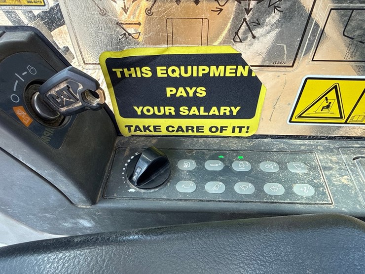 2019-caterpillar-352f-image-89
