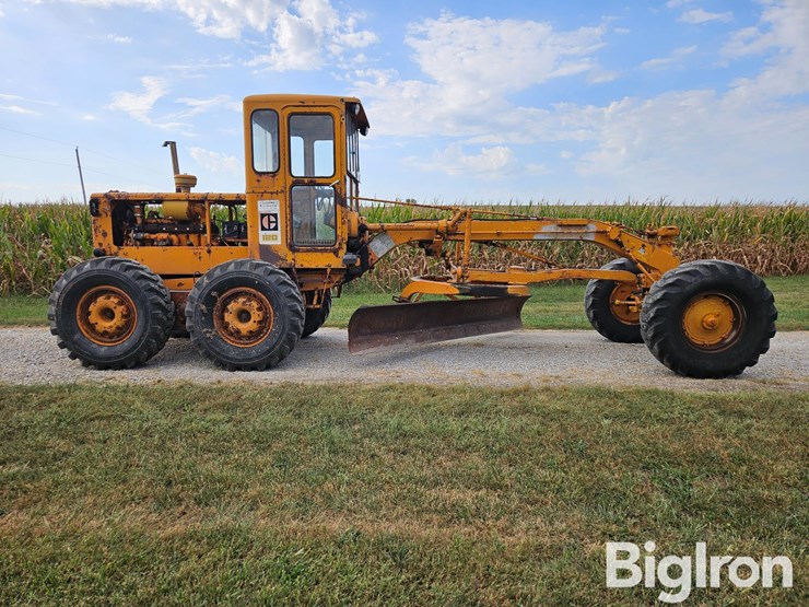 1971-caterpillar-120-image-4