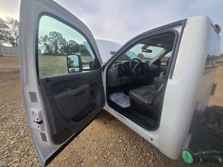 2013-gmc-sierra-3500-image-41