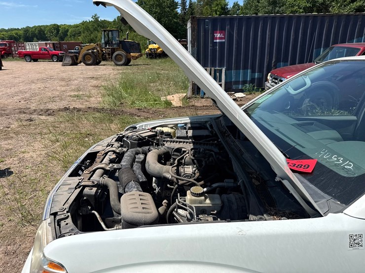 #1389-•-2017-nissan-pickup-truck-image-9