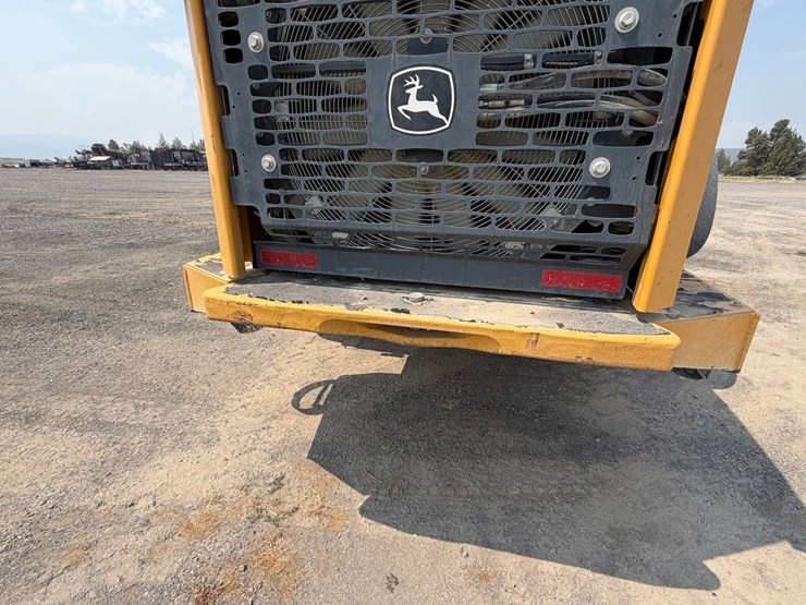 2019-deere-744k-image-51