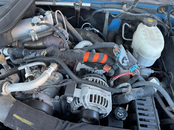 2013-chevrolet-3500-image-48
