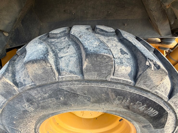 2017-deere-410l-image-84